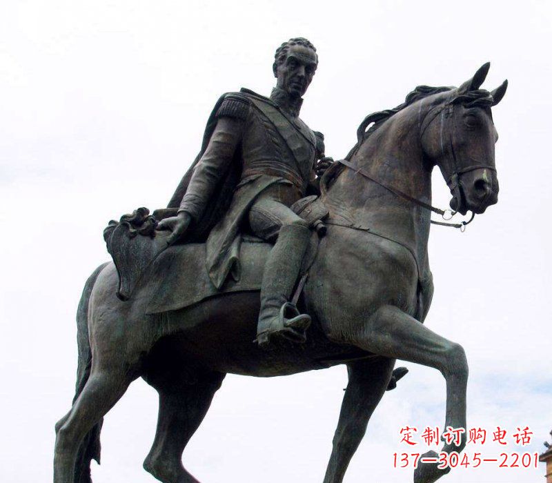 山西广场骑马的西方人物铜雕