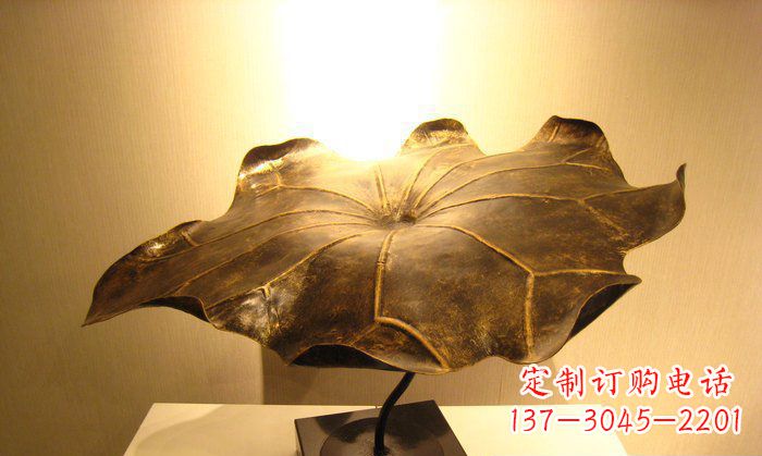 山西深受人们喜爱的铜雕荷叶雕塑,由贵金属精铸…