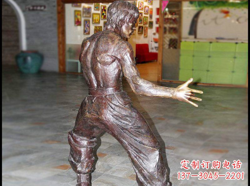 山西精致铜制李小龙雕塑,雕刻细腻精美