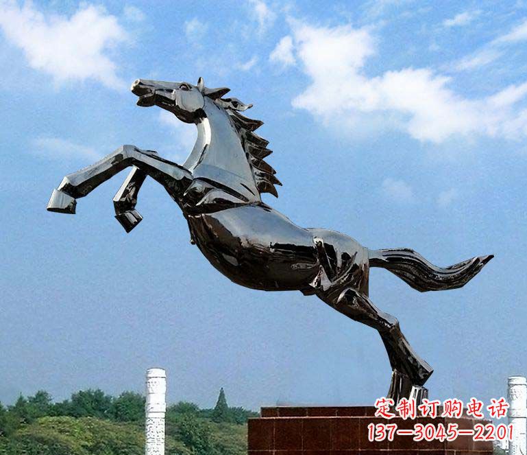 山西浑然天成的激情奔马雕塑