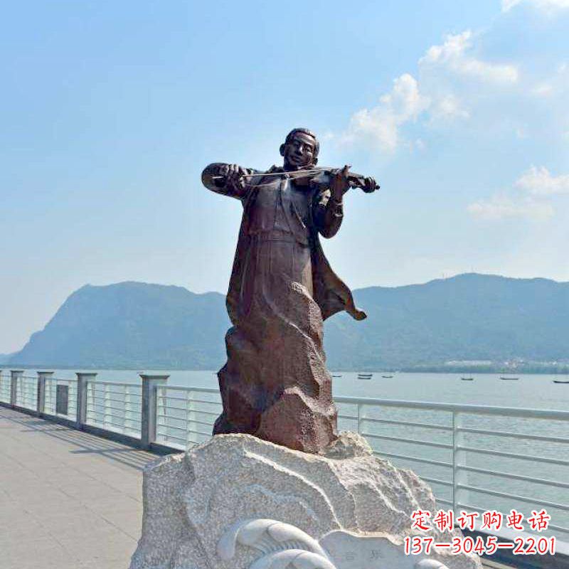 山西海边拉小提琴的聂耳雕像