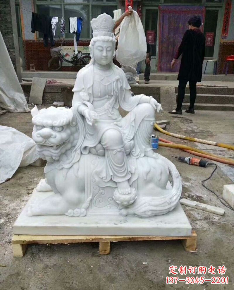 山西汉白玉乘狮子的文殊菩萨