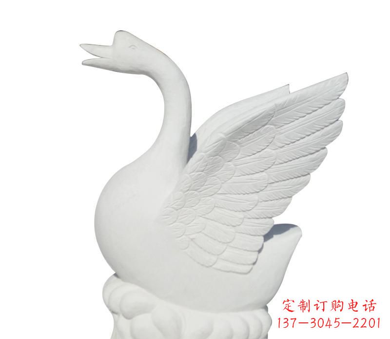 山西汉白玉雕刻的精美天鹅雕塑