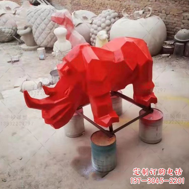 山西红色几何切面抽象犀牛雕塑