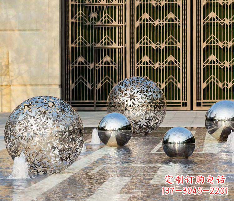 山西欣赏自然的美:不锈钢花形镂空球喷泉雕塑