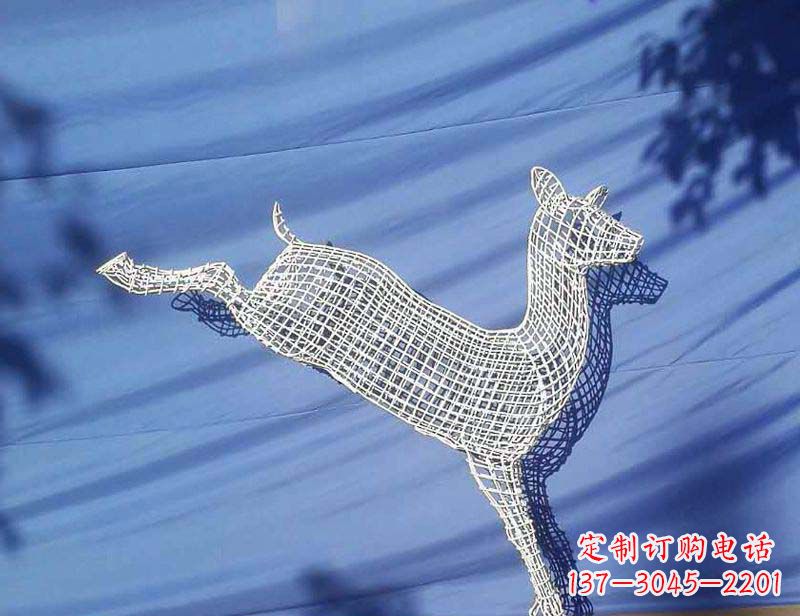 山西搭载优雅气质的不锈钢小鹿雕塑