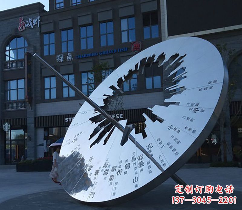 山西传统与现代完美结合的户外日晷雕塑