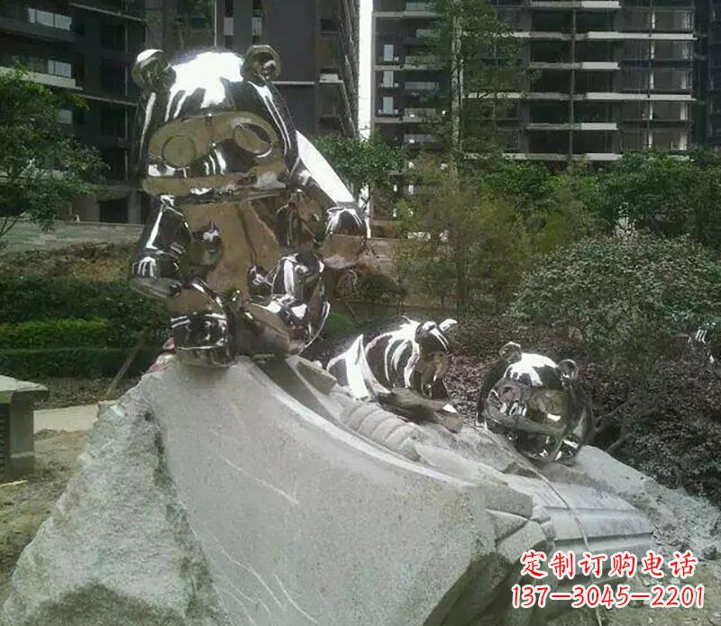 山西家喻户晓的可爱熊猫雕塑
