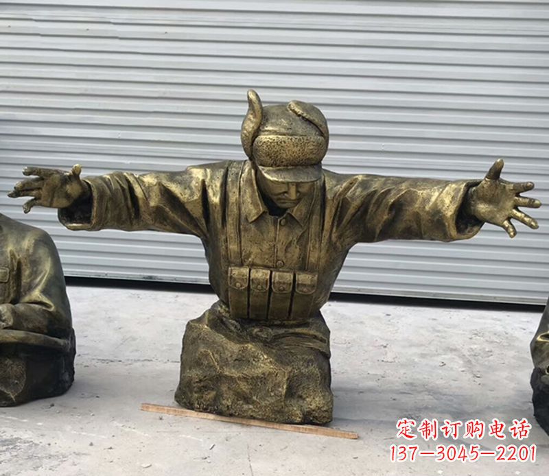 山西黄继光铜雕是由中领雕塑定制的精致作品。中…