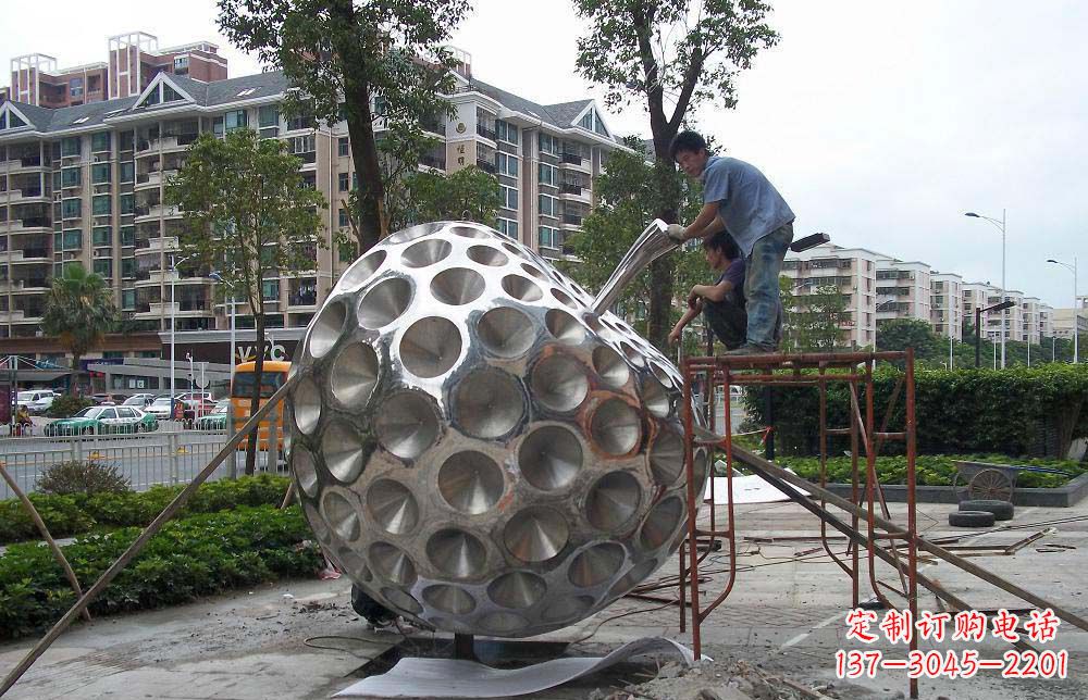 山西精心打造的街边苹果雕塑