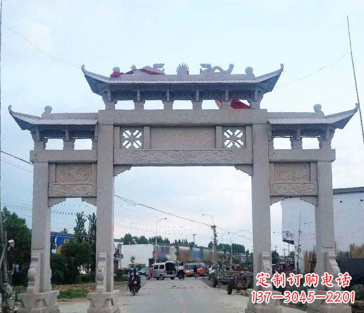 山西街边三门牌坊石雕