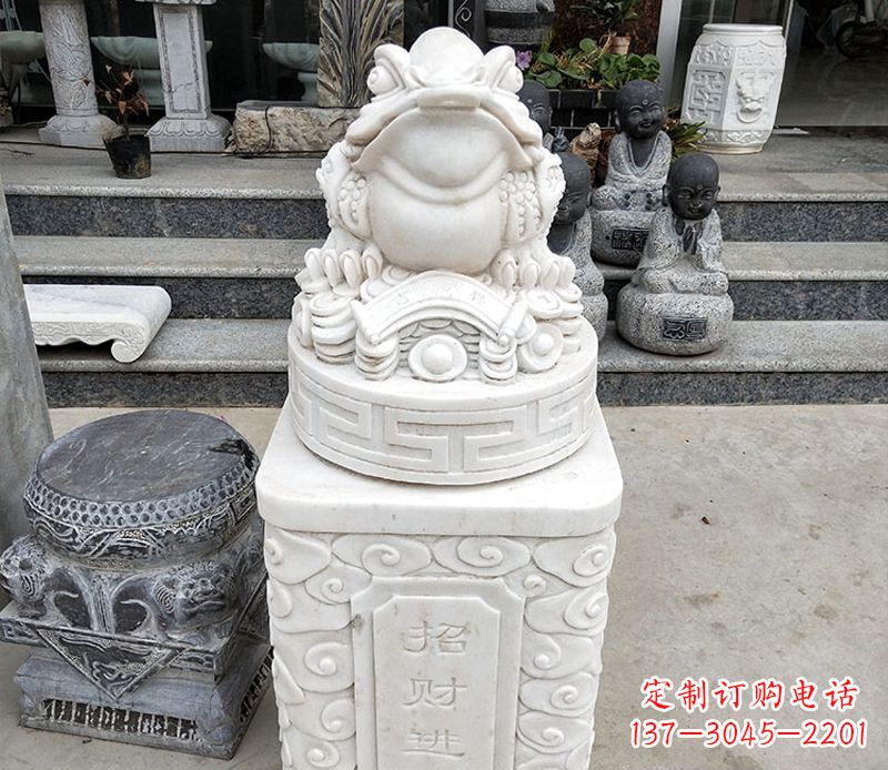 山西金蟾立柱石动物雕塑