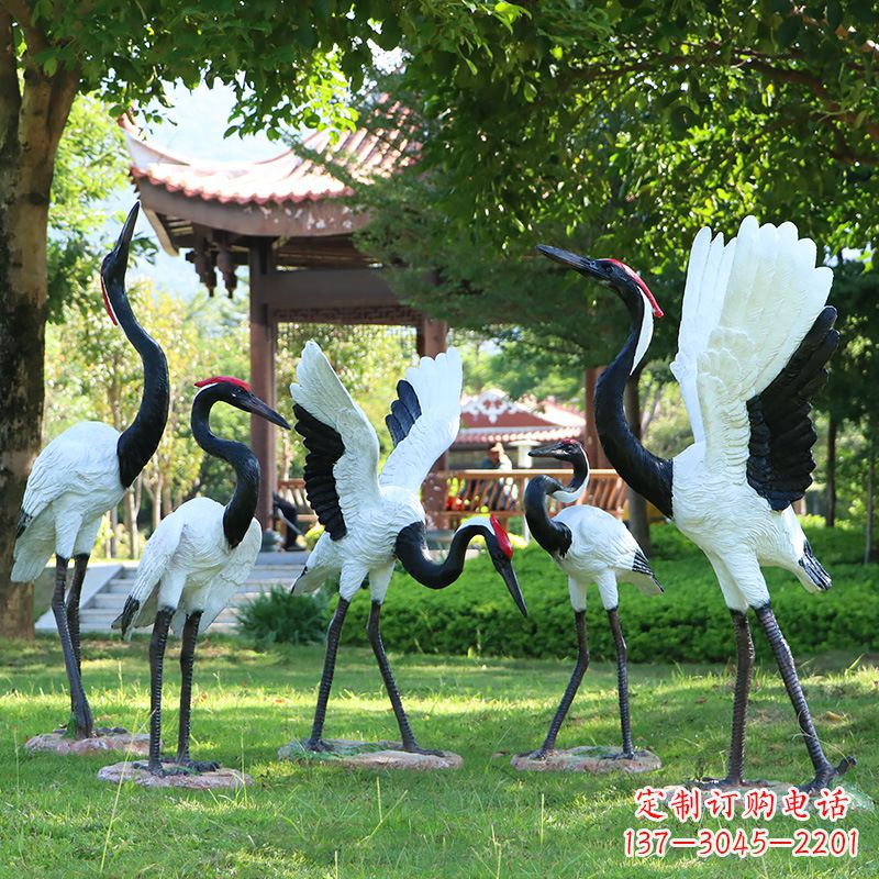 山西精美彩绘丹顶鹤雕塑