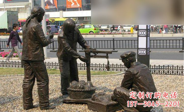 山西灵动白菜雕塑生动展现可爱表情