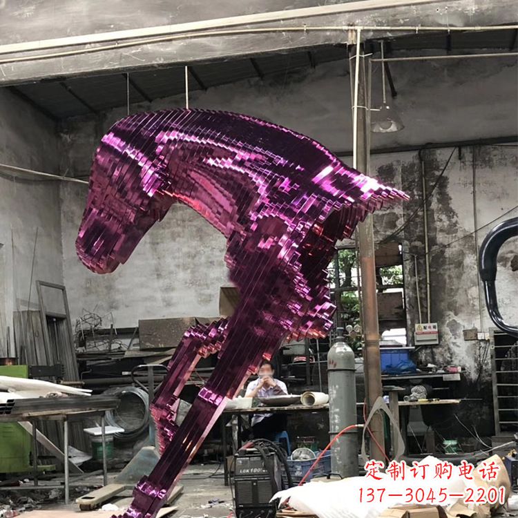 山西精心打造的不锈钢马头雕塑