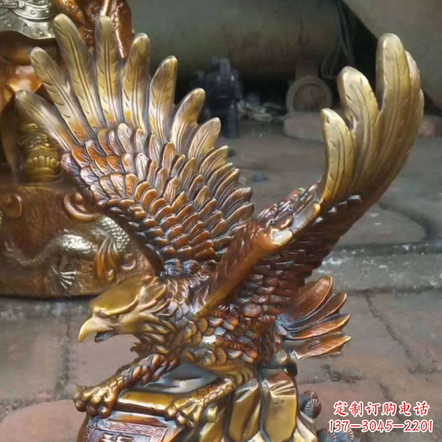 山西雕塑精灵:翱翔于天际的老鹰雕塑