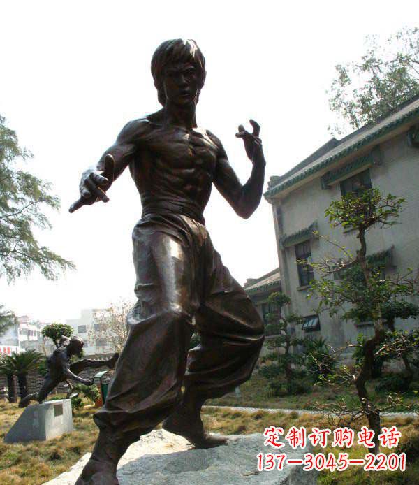 山西忠实再现李小龙公园名人铜雕