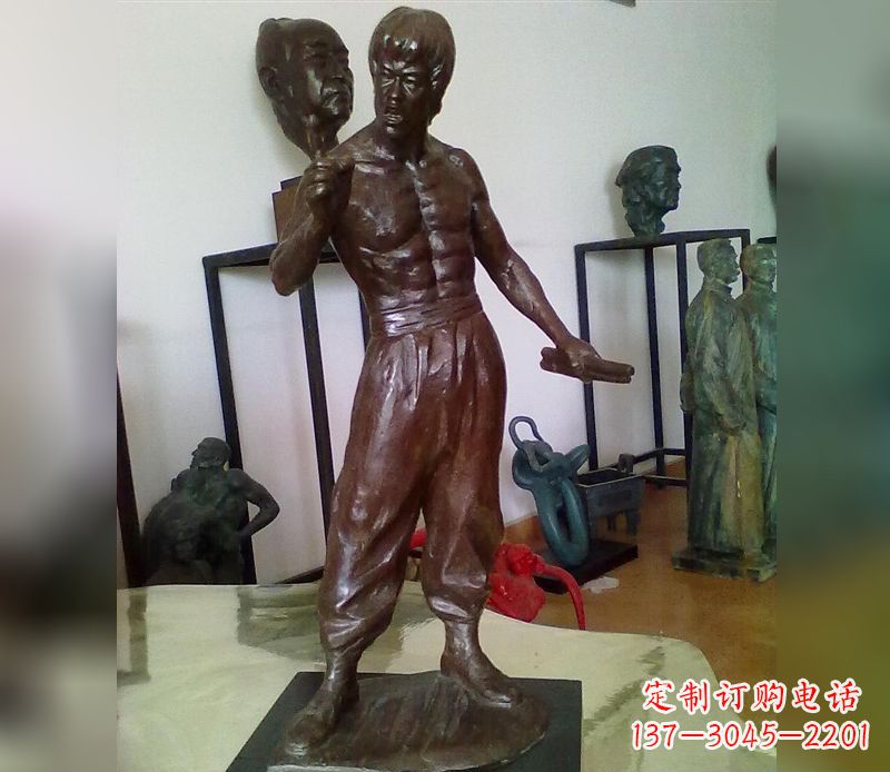 山西经典传奇-李小龙铜雕塑