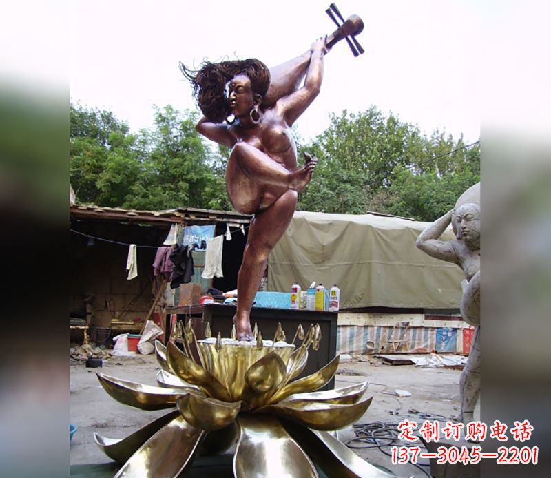 山西如神般的精美莲花铜雕塑