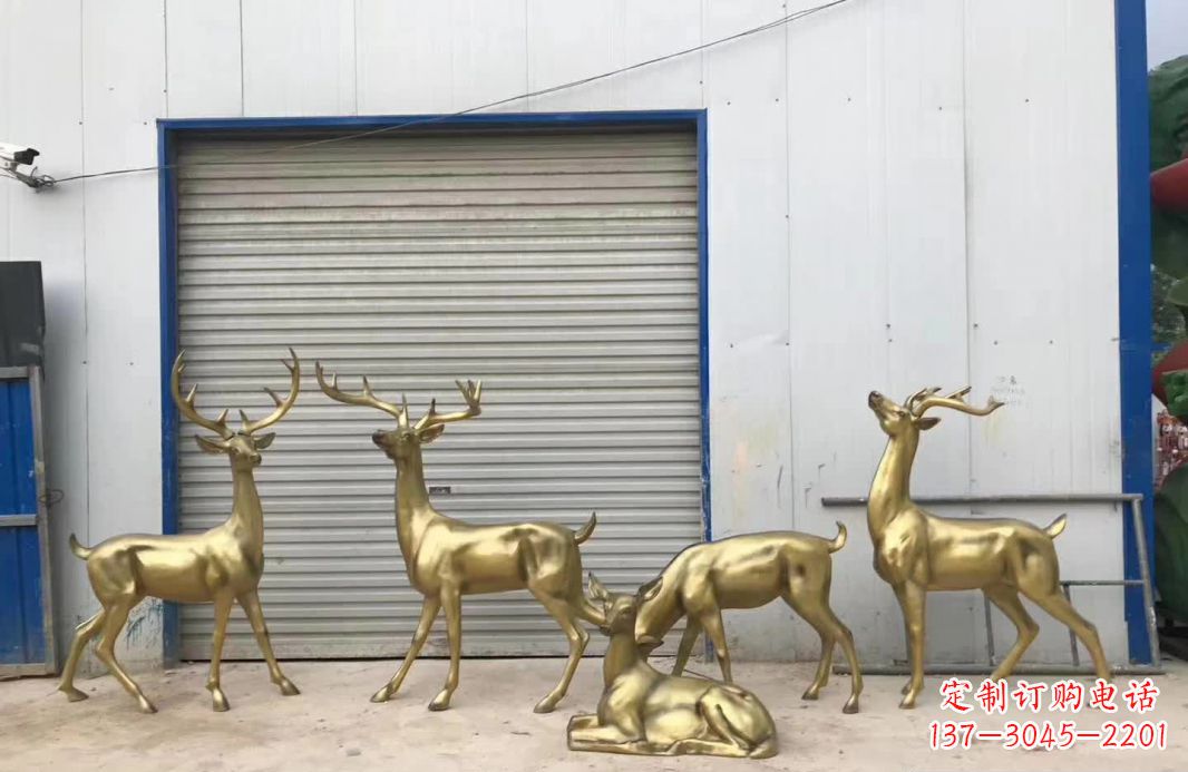山西产自中领雕塑的手工鹿群铜雕塑,是一款以鹿…