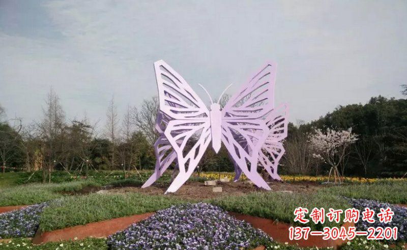山西流动而优雅的蝴蝶雕塑
