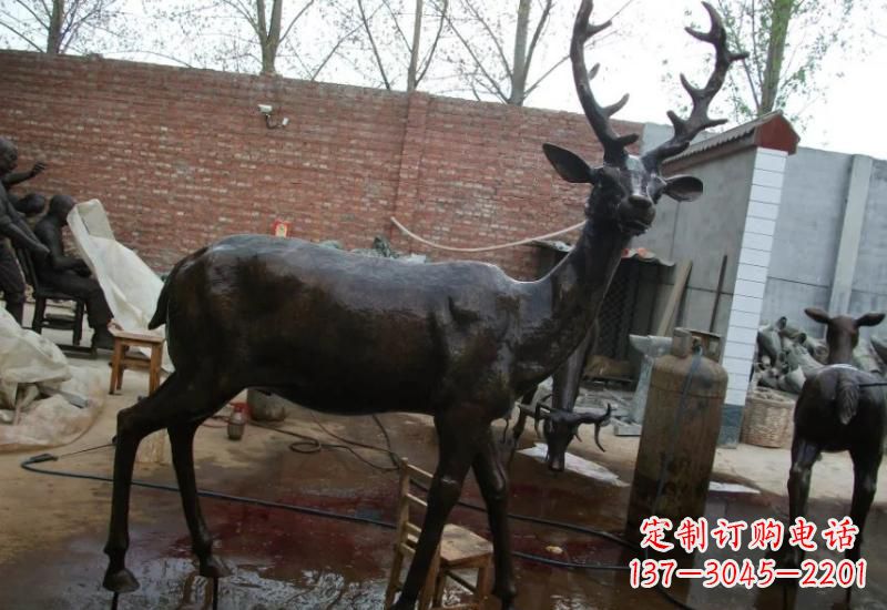 山西唯美的梅花鹿铜雕,让你的家中添彩更有情调