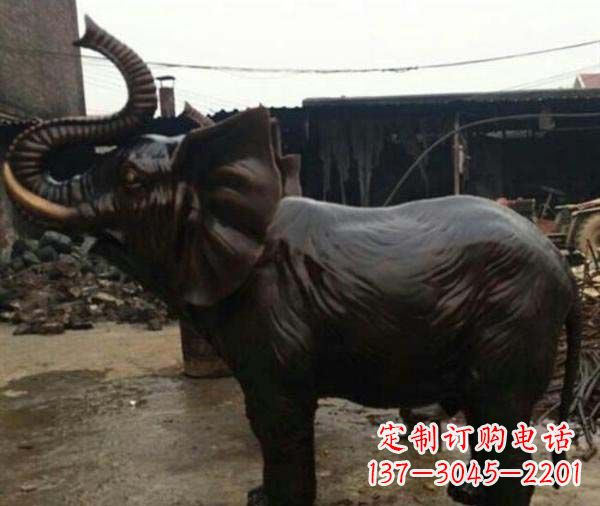 山西精致细腻的大象铜雕