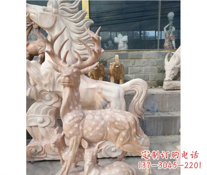 山西展现自然风采的梅花鹿石雕