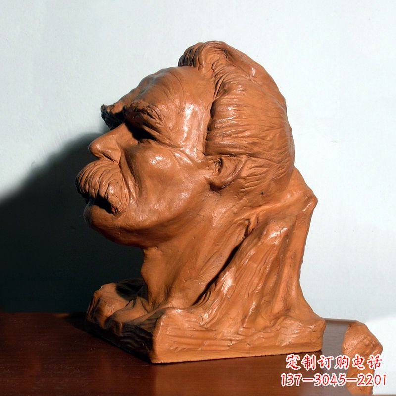 山西以尼采为原型的雕塑头像