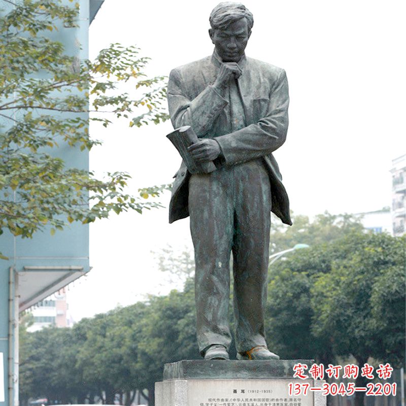 山西很多历史上著名的人物都有精美的雕塑来表彰…