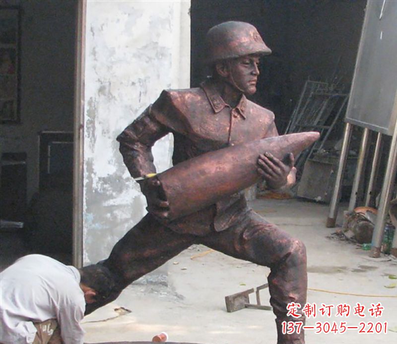 山西铜雕炮弹战士,象征勇气和决心