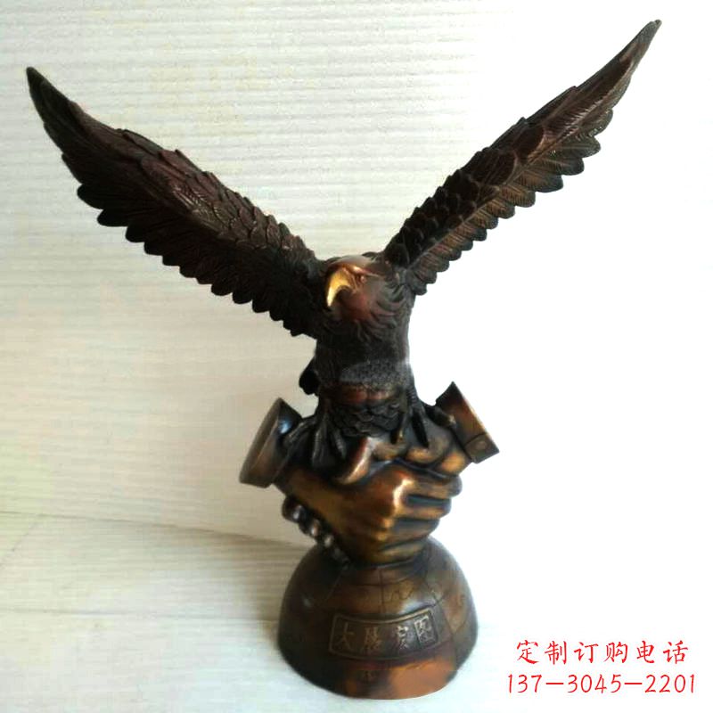 山西以老鹰为灵感的经典铜鼎