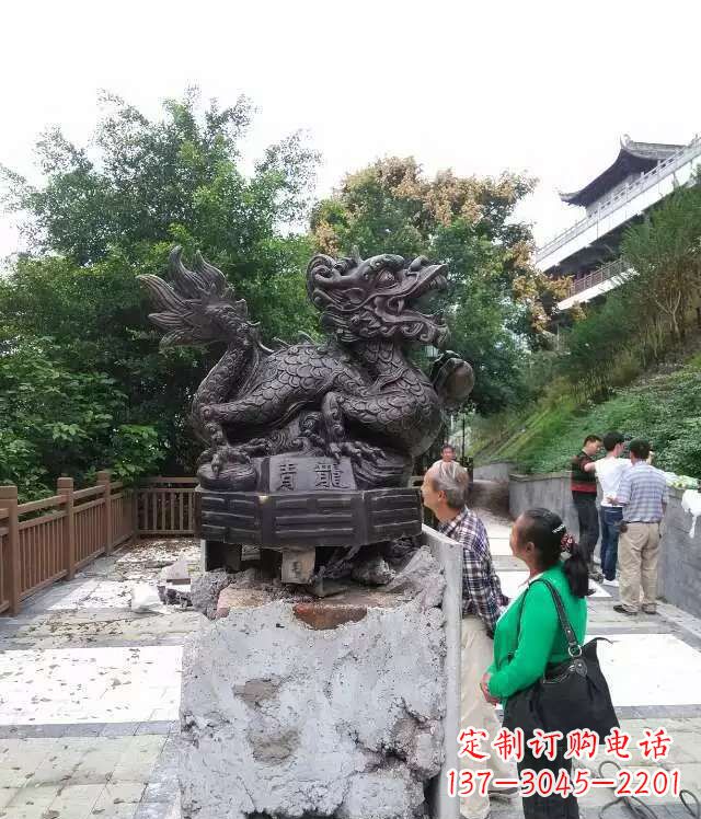 山西青龙神兽雕塑,神态凝重,气势磅礴