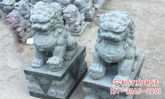 山西青石小狮子门口石雕,精美传统风格
