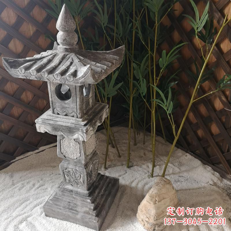 山西青石仿古灯笼雕塑是由中领雕塑定制的经典雕…