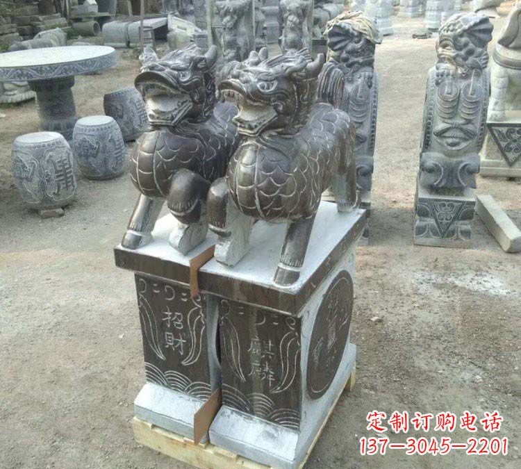山西精美的青石门口麒麟雕塑