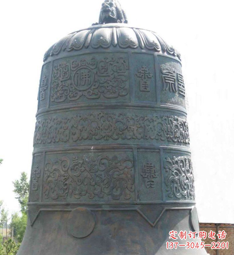 山西传统唢呐青铜钟雕塑,传递节日的祝福