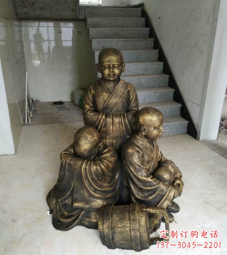 山西中国领雕塑推出的金色佛祖三像是一件令人惊…
