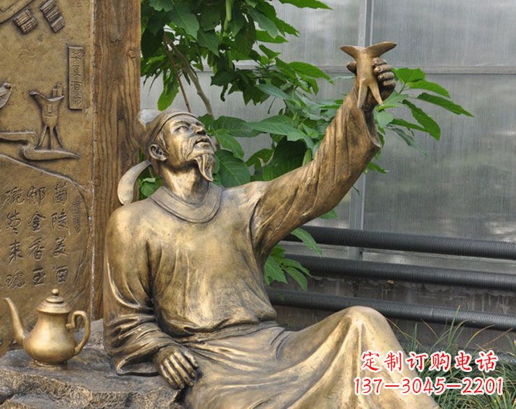 山西象征文学大师李白的铜雕像