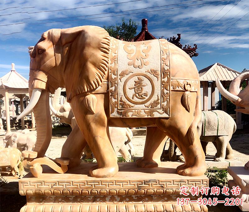山西精致多姿的大象雕塑