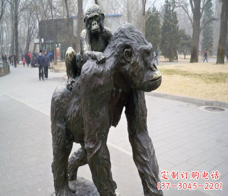 山西多姿多彩的猩猩雕塑