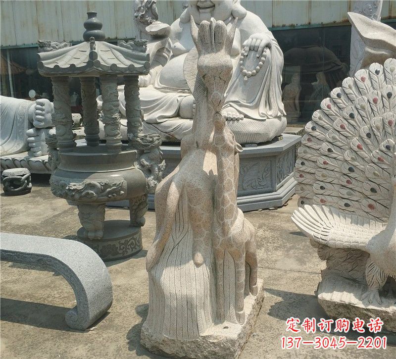 山西高贵优雅的长颈鹿雕塑