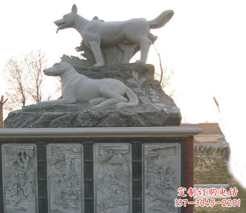 山西体现艺术灵感的两只狗公园动物雕塑