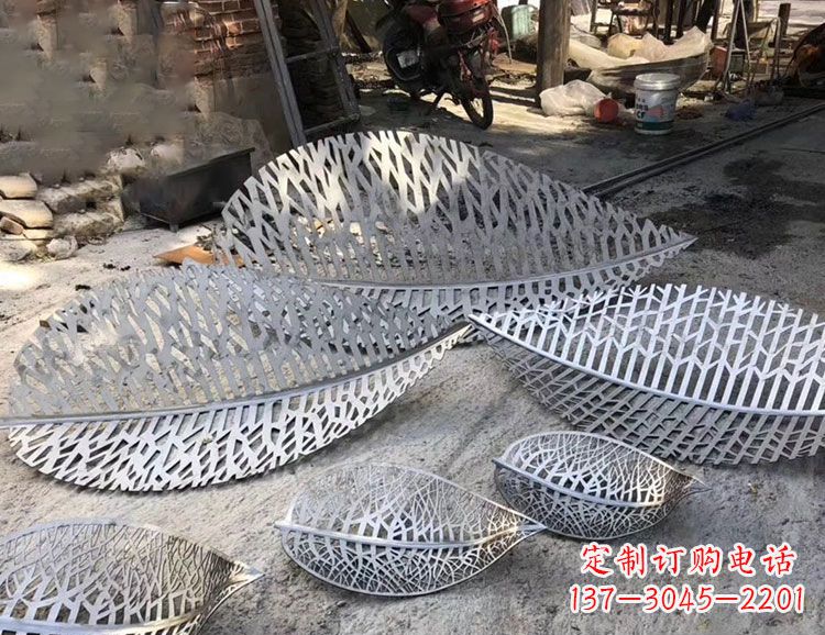 山西树叶镂空不锈钢雕塑