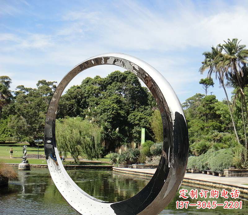 山西水景不锈钢镜面圆环雕塑