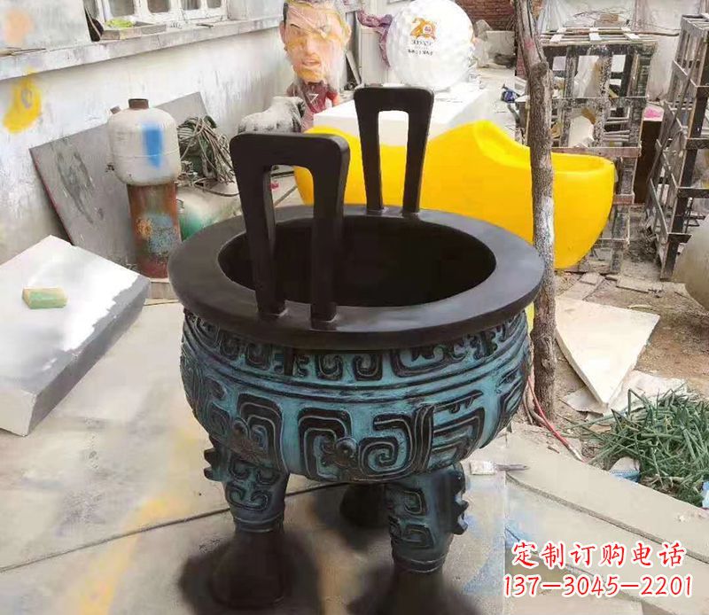 山西寺庙圆型铜雕香炉