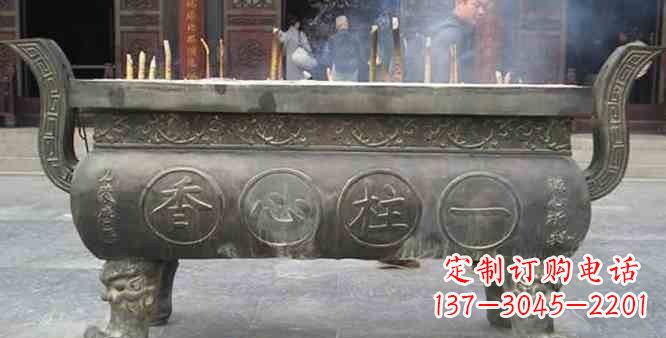 山西寺庙铸铜四足香炉