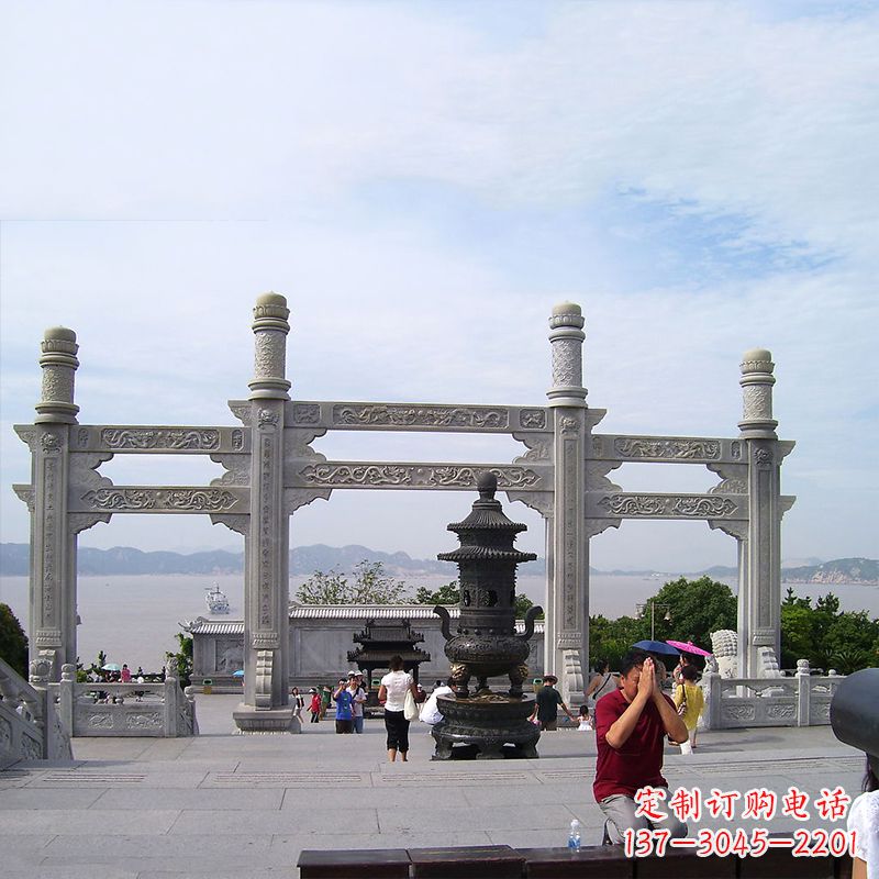 山西寺院冲天式石雕牌坊