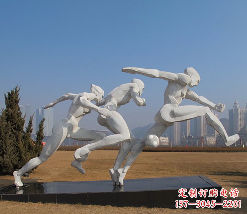 山西踢足球不锈钢运动雕塑