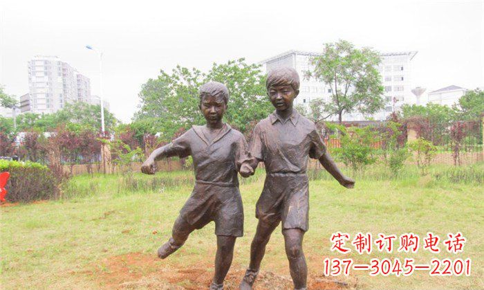 山西踢足球公园人物铜雕 (2)